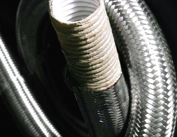 带防火玻璃纤维层特氟龙软管，使用于汽车发动机，航空发动机等设备，可以有30分钟抢险时间